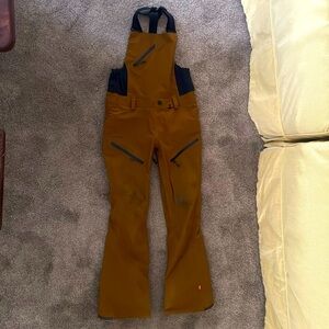 Women’s Goretex Volcom Snow Bibs size small